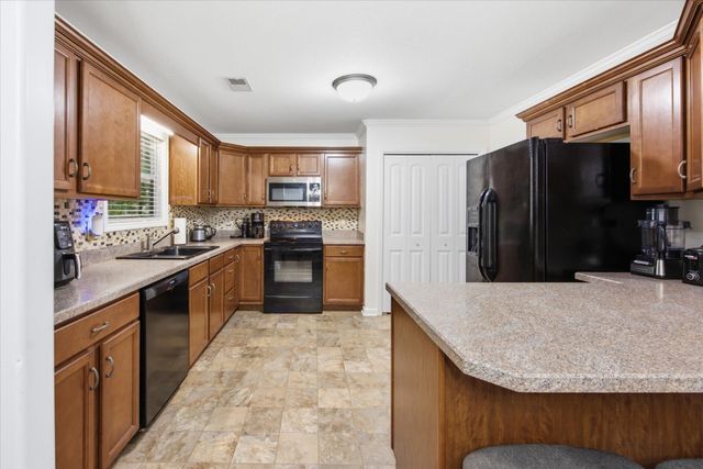 808 Dunbar Cave Rd, Clarksville, TN 37043