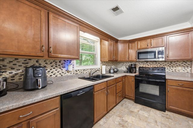 808 Dunbar Cave Rd, Clarksville, TN 37043