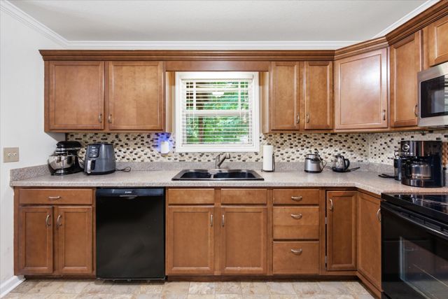 808 Dunbar Cave Rd, Clarksville, TN 37043