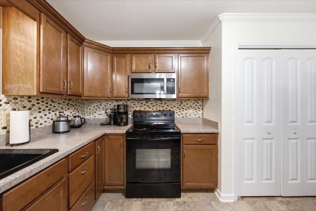 808 Dunbar Cave Rd, Clarksville, TN 37043