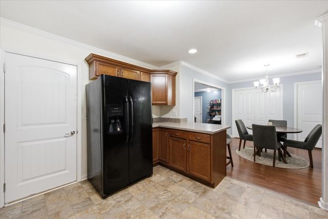 808 Dunbar Cave Rd, Clarksville, TN 37043