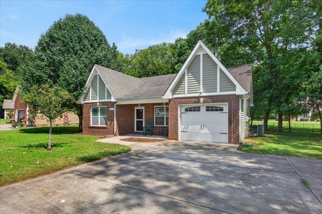 808 Dunbar Cave Rd, Clarksville, TN 37043