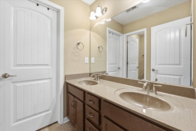 808 Dunbar Cave Rd, Clarksville, TN 37043