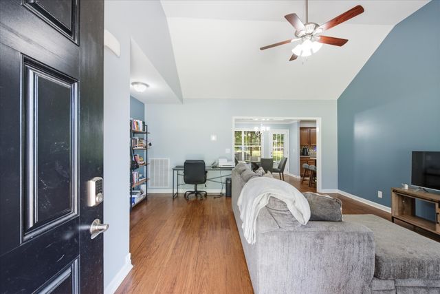 808 Dunbar Cave Rd, Clarksville, TN 37043