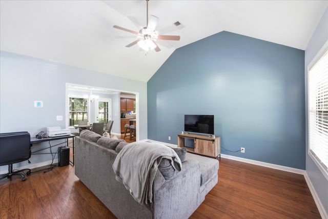 808 Dunbar Cave Rd, Clarksville, TN 37043