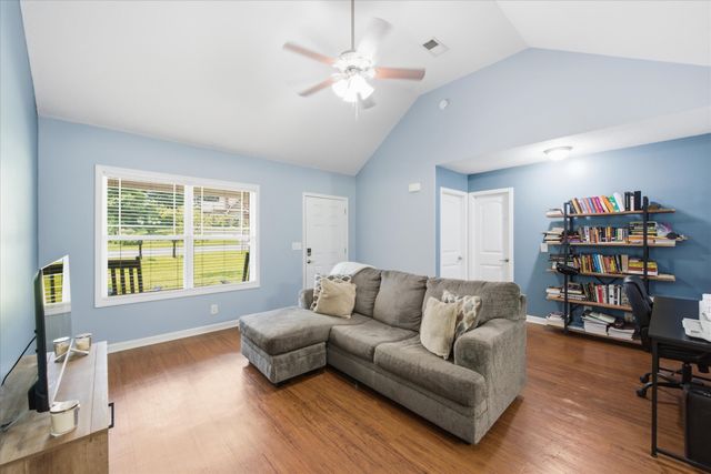 808 Dunbar Cave Rd, Clarksville, TN 37043