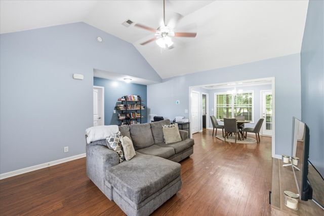 808 Dunbar Cave Rd, Clarksville, TN 37043