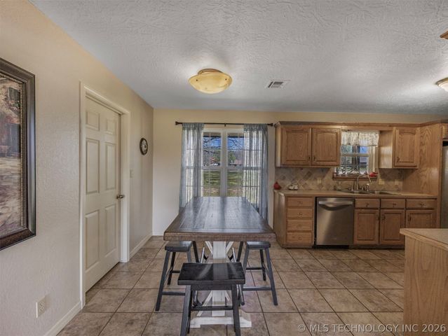 9988 E Northlea, Claremore, OK 74017