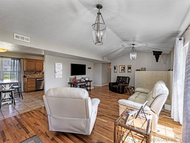 9988 E Northlea, Claremore, OK 74017