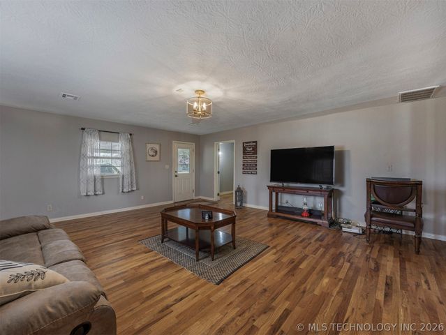 9988 E Northlea, Claremore, OK 74017