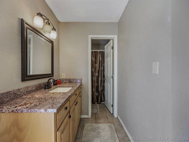 9988 E Northlea, Claremore, OK 74017