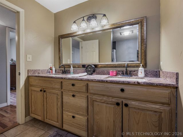 9988 E Northlea, Claremore, OK 74017