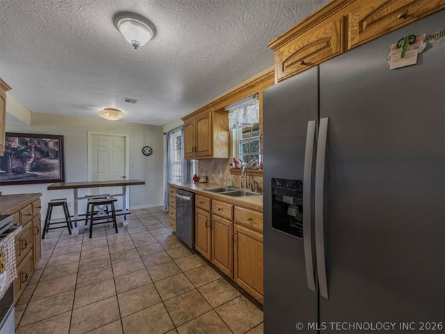 9988 E Northlea, Claremore, OK 74017