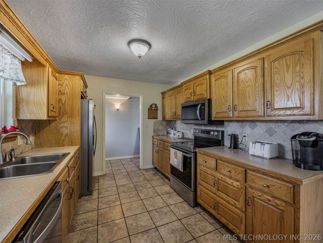 9988 E Northlea, Claremore, OK 74017