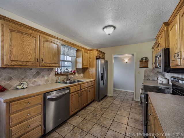 9988 E Northlea, Claremore, OK 74017