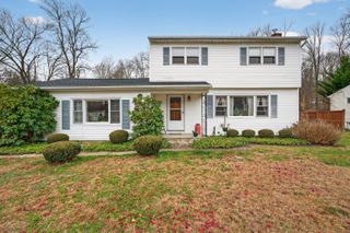 10 Valley Stream Drive, Danbury, CT 06811
