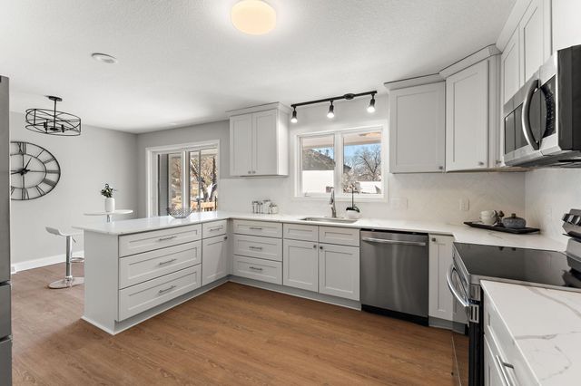 1592 Sherwood Court, Eagan, MN 55122