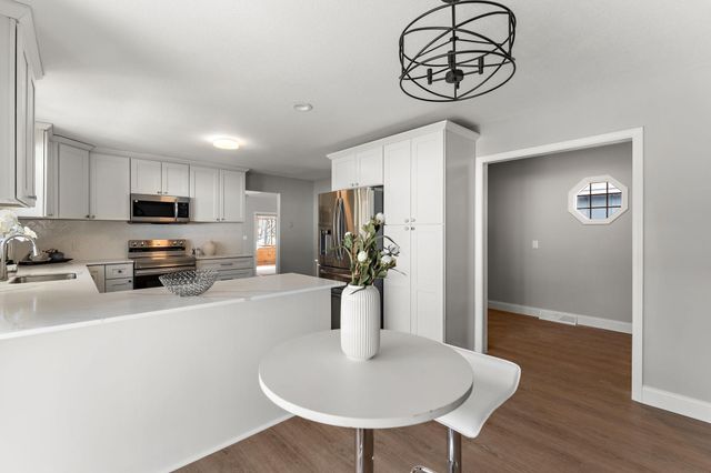 1592 Sherwood Court, Eagan, MN 55122