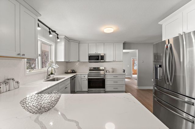 1592 Sherwood Court, Eagan, MN 55122