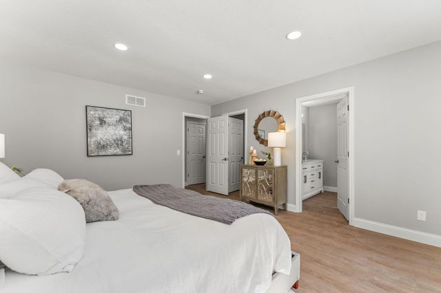 1592 Sherwood Court, Eagan, MN 55122