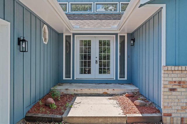 1592 Sherwood Court, Eagan, MN 55122