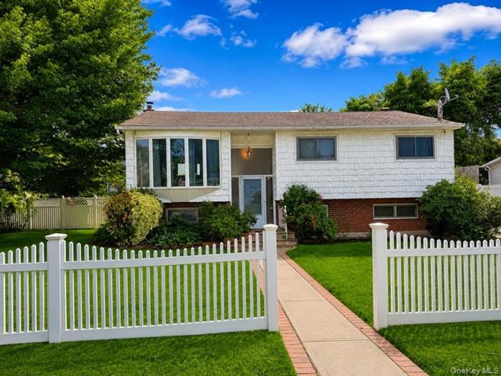 87 S 28th Street, Wyandanch, NY 11798 — exterior