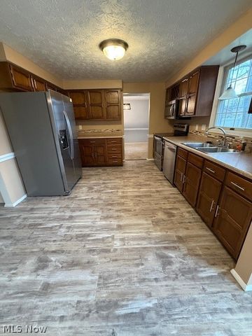 6884 Slippery Rock Drive, Canfield, OH 44406
