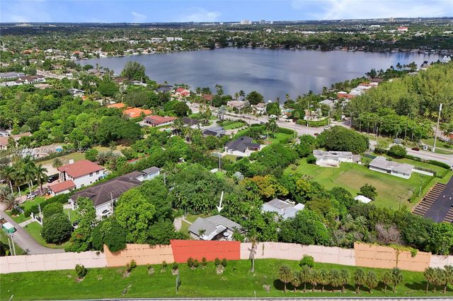 5785 SW 82nd Ave, Miami, FL 33143
