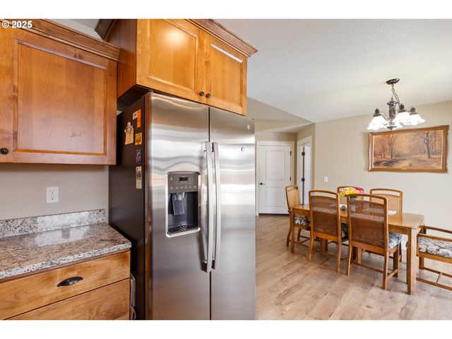 700 Se TOKAY St, Winston, OR 97496