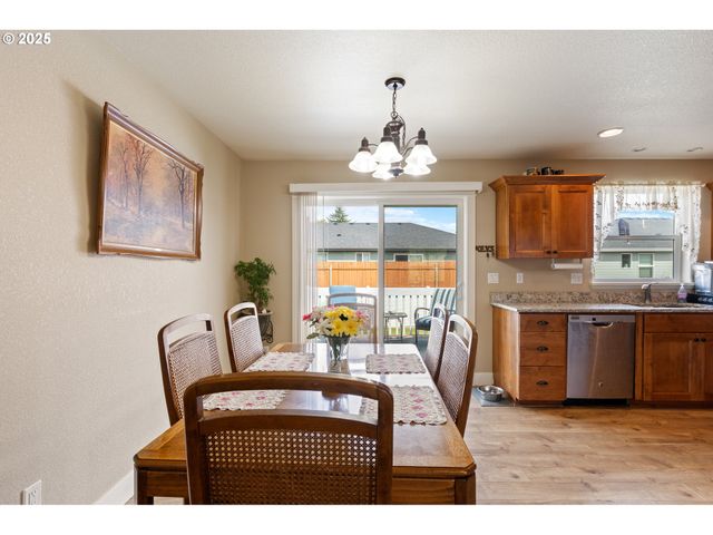 700 Se TOKAY St, Winston, OR 97496