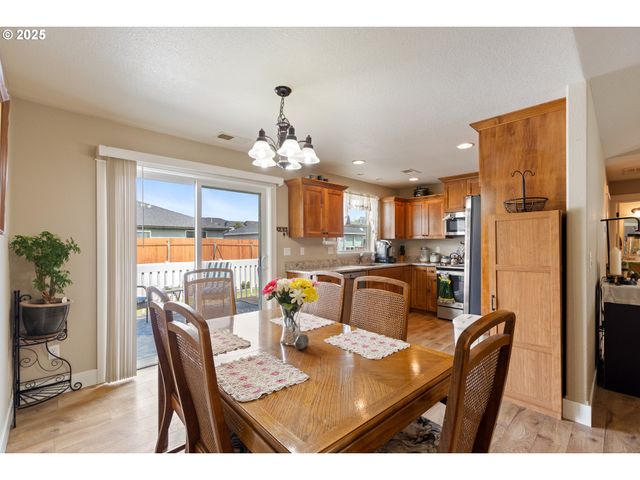 700 Se TOKAY St, Winston, OR 97496