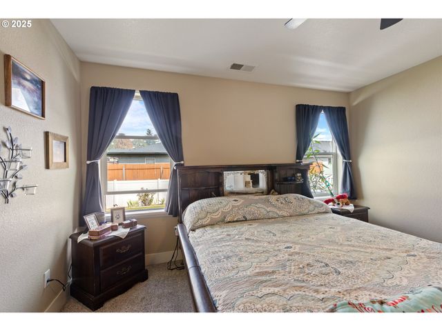 700 Se TOKAY St, Winston, OR 97496