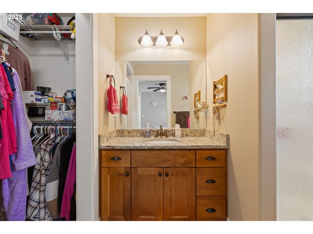 700 Se TOKAY St, Winston, OR 97496