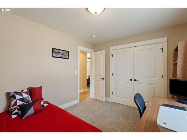 700 Se TOKAY St, Winston, OR 97496