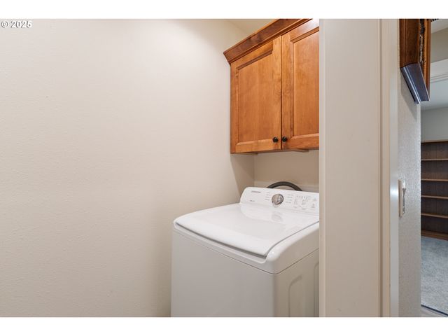 700 Se TOKAY St, Winston, OR 97496