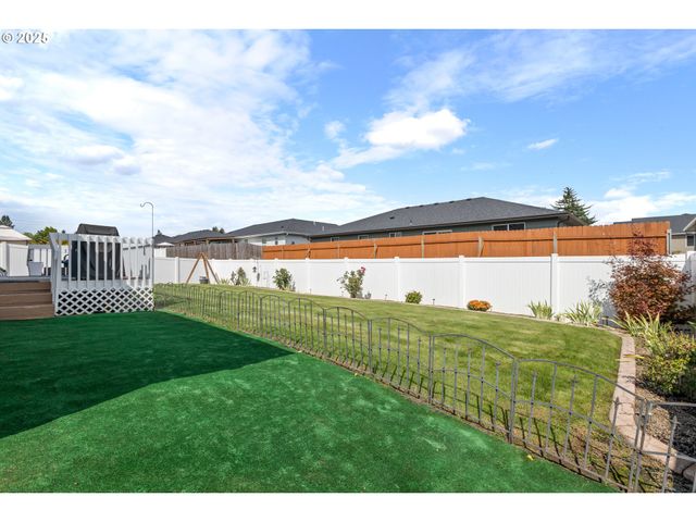 700 Se TOKAY St, Winston, OR 97496