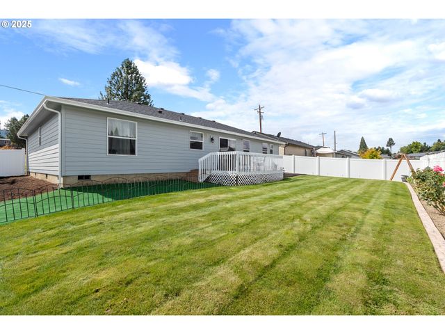 700 Se TOKAY St, Winston, OR 97496