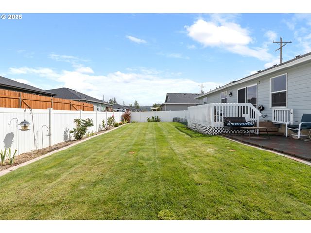 700 Se TOKAY St, Winston, OR 97496