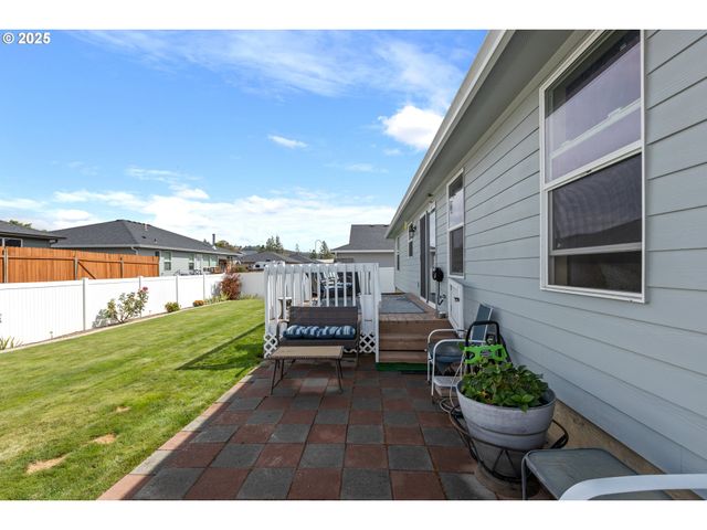 700 Se TOKAY St, Winston, OR 97496