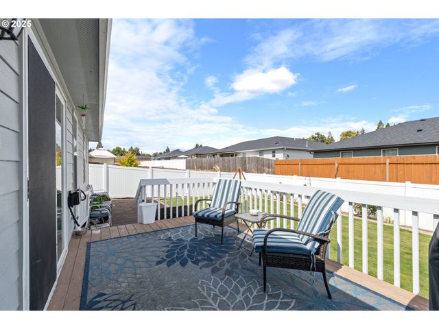 700 Se TOKAY St, Winston, OR 97496