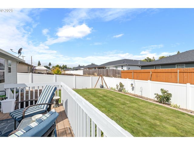 700 Se TOKAY St, Winston, OR 97496