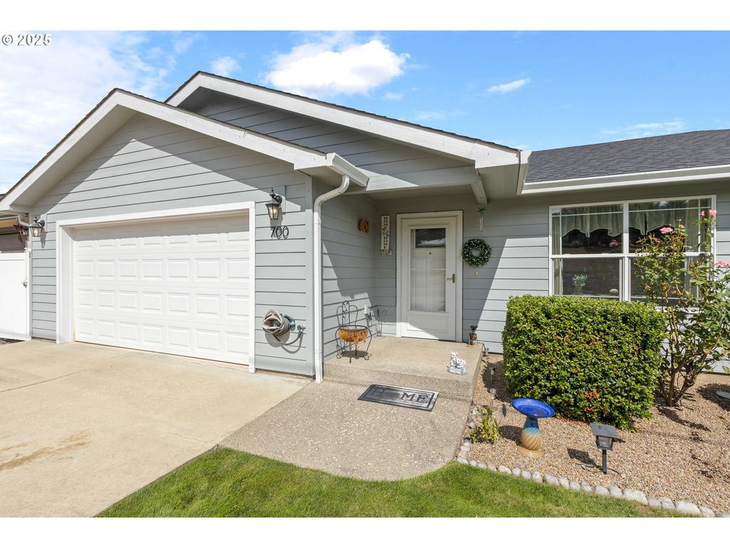 700 Se TOKAY St, Winston, OR 97496