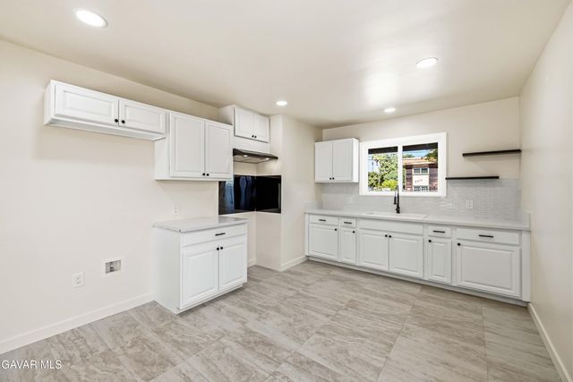 8417 Columbus Avenue, North Hills, CA 91343