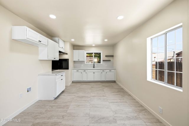 8417 Columbus Avenue, North Hills, CA 91343