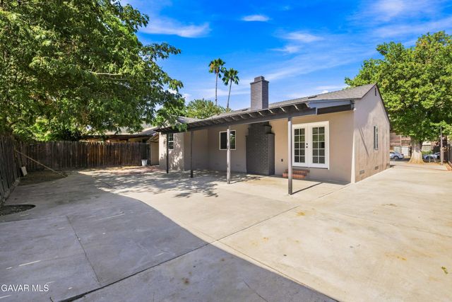 8417 Columbus Avenue, North Hills, CA 91343