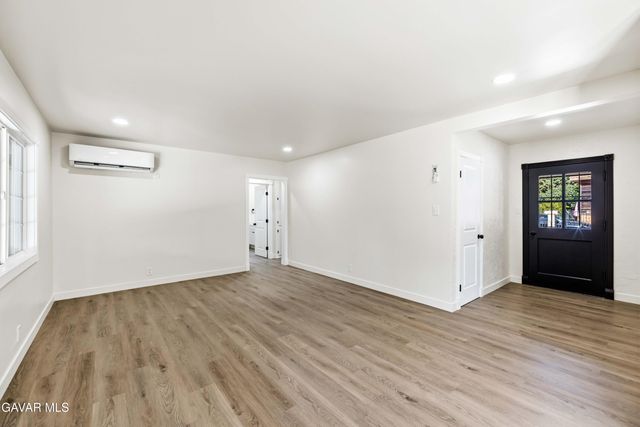 8417 Columbus Avenue, North Hills, CA 91343