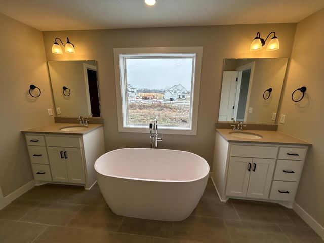 4066 Arbor Drive, Woodbury, MN 55129