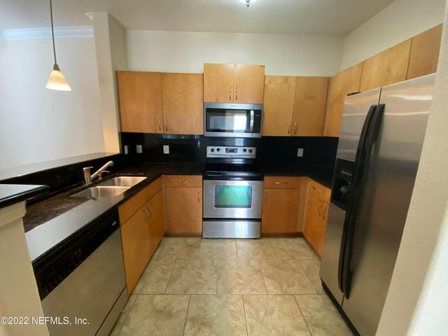 8290 GATE Parkway W 901, Jacksonville, FL 32216