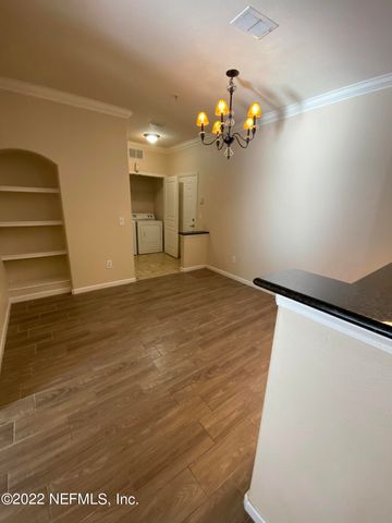 8290 GATE Parkway W 901, Jacksonville, FL 32216