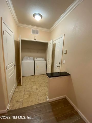 8290 GATE Parkway W 901, Jacksonville, FL 32216